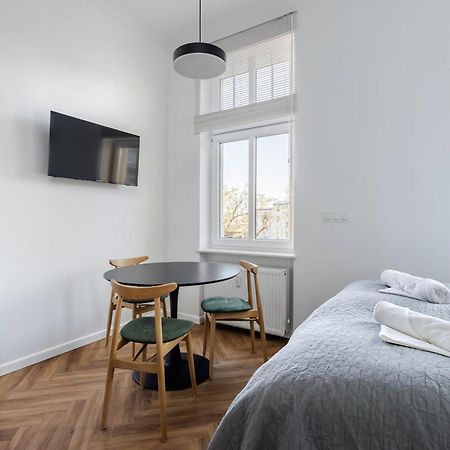 Przytulne I Komfortowe Studia Very Berry W Poznaniu By Noclegi Renters Exterior photo